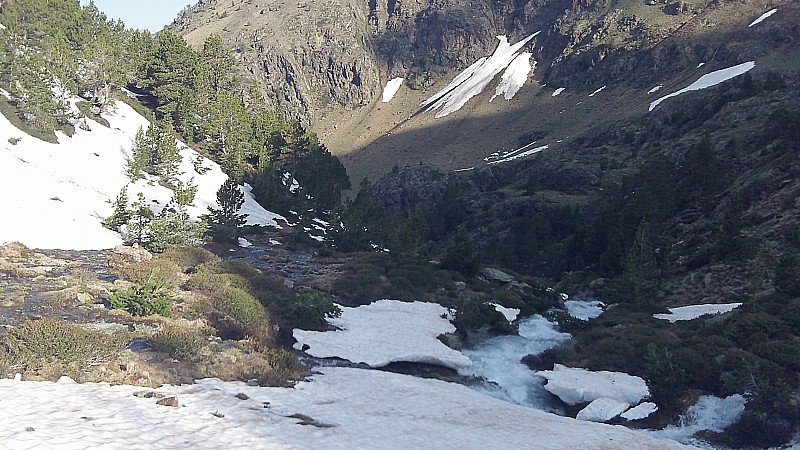 Vallée de Aresi : Fin de la descente côté espagnol