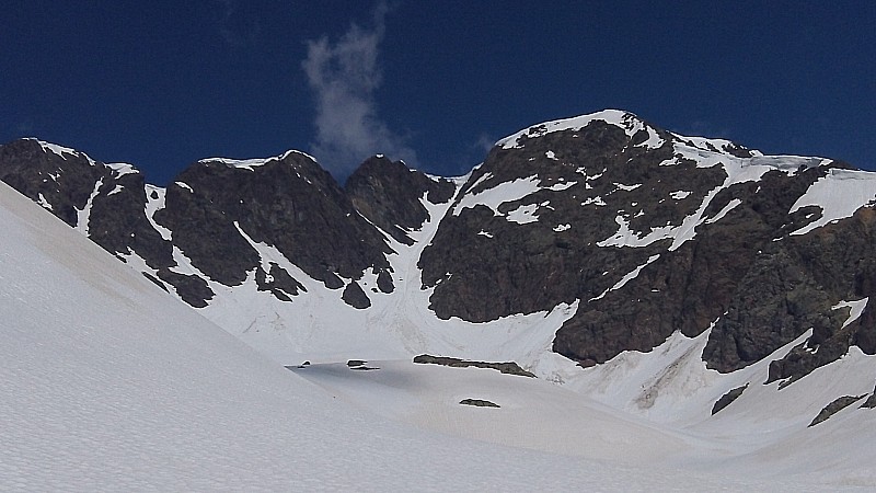Pointe de Roumazet : Face Sud de la Pointe de Roumazet- Couloir SE défendu par une impressionnante corniche