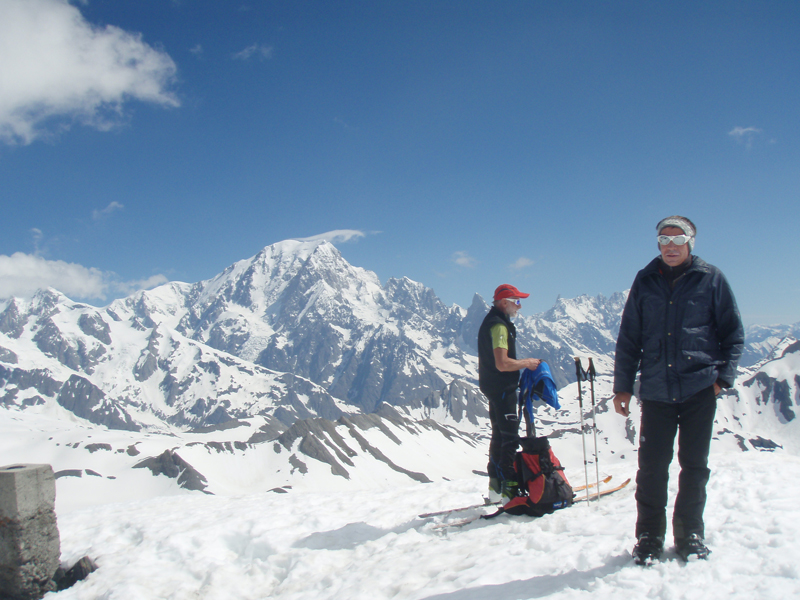le sommet : Mont-Blanc, aiguilles de Peuterey, dent du Géant et Grandes Jorasses