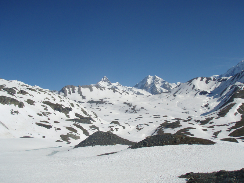 Aiguille des Glaciers : Aiguille des Glaciers et aiguilles de Tré-la-Tête avec à gauche le début de la montée finale au Miravidi