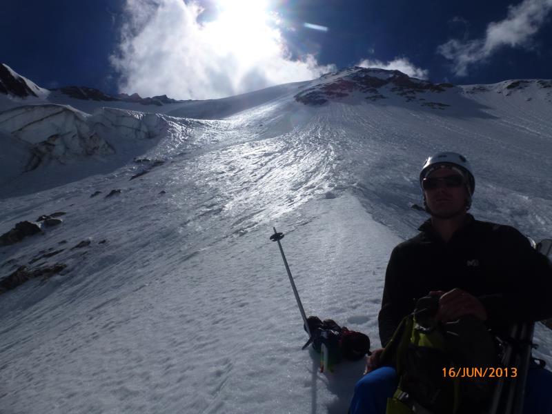 Lee Blanche face N : Petite pause sur l'éperon menant au sommet