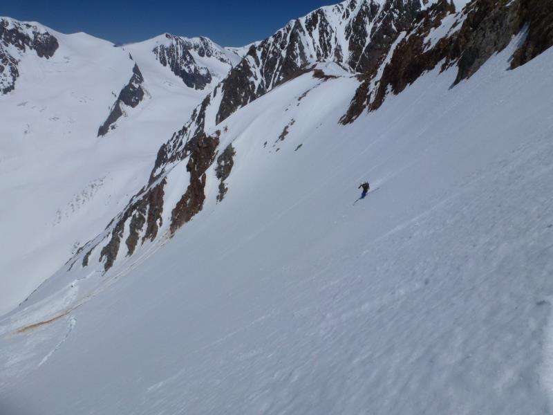 Lee Blanche face N : On traverse rapidement, la zone en neige vitrifiée , pour aller trouver une neige un peu plus acceptable...