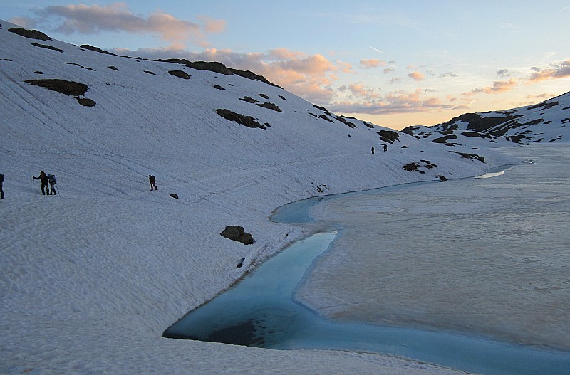 départ tranquille : la fonte de la glace forme de belles structures