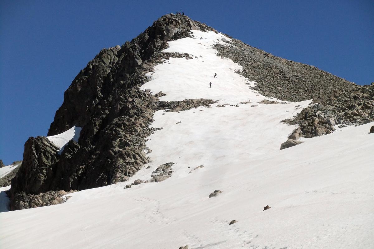 Sommet du Guilié : On arrive encore à skis à moins de 10m du sommet