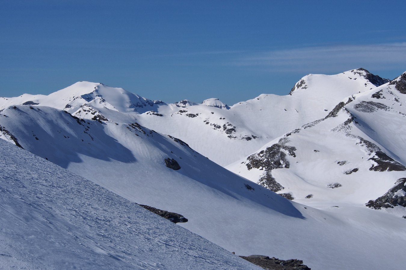 Vue vers le Sud : De belles pentes vierges.