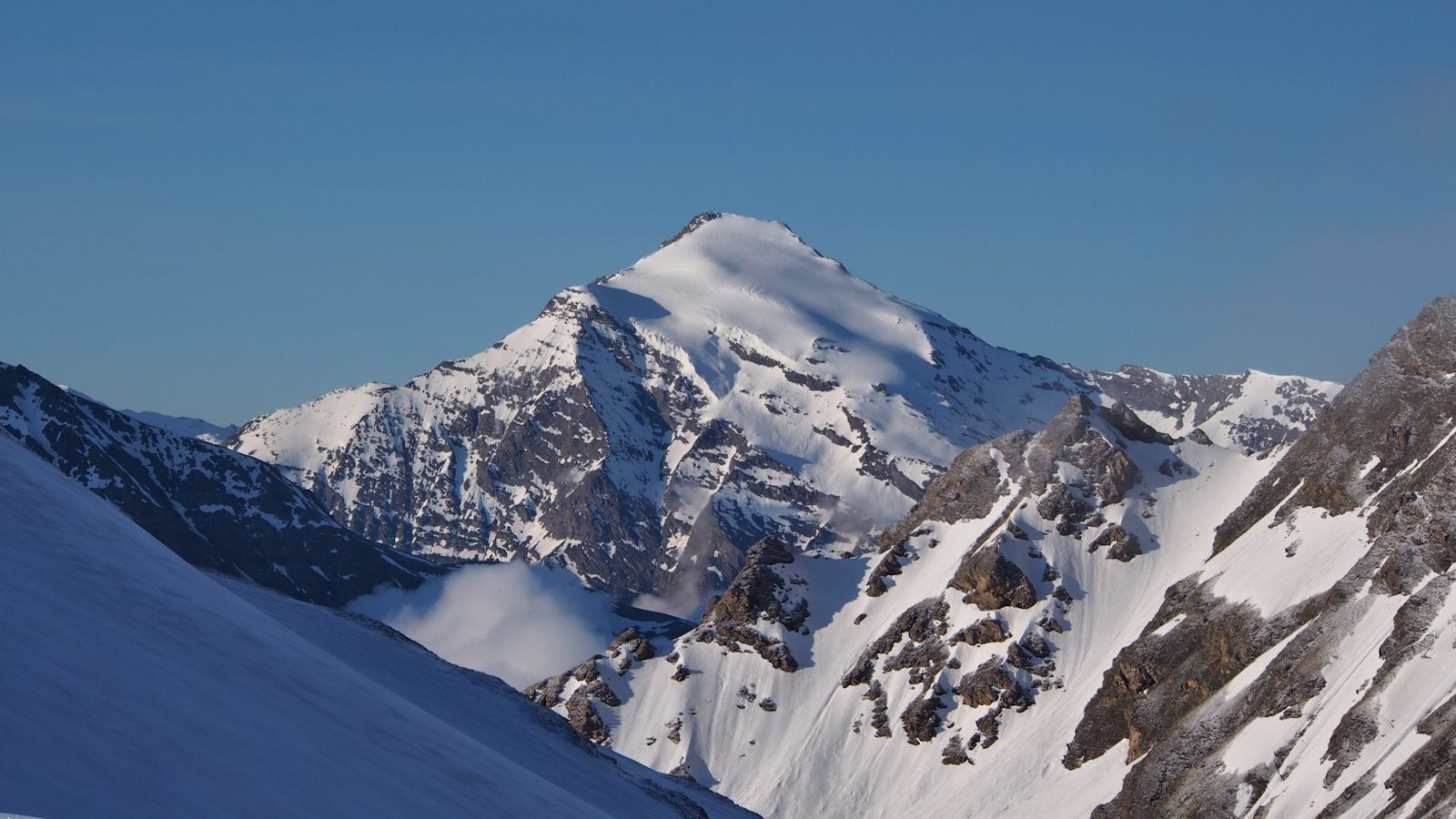 Pointe de Charbonnel (3752 m) : Vue des abords de la Pointe de La Met.