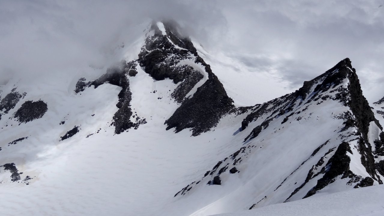 Au Col de Pierre Lory : Re voilà mes 2 alpinistes ...