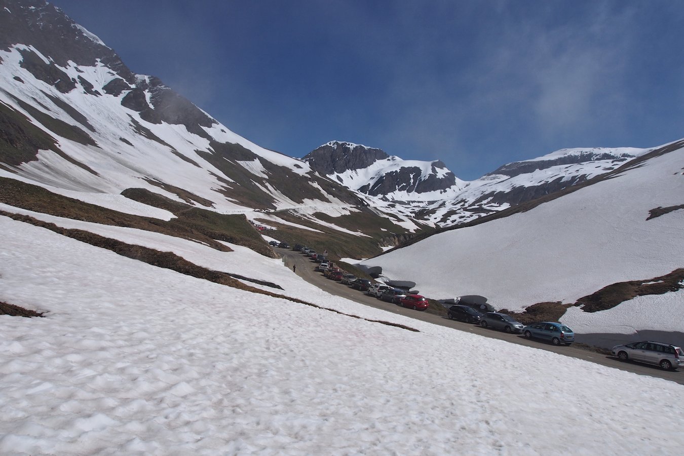 #25 Parking Pont de la Neige : Il y a foule ! Parking Pont de la Neige : Il y a foule !