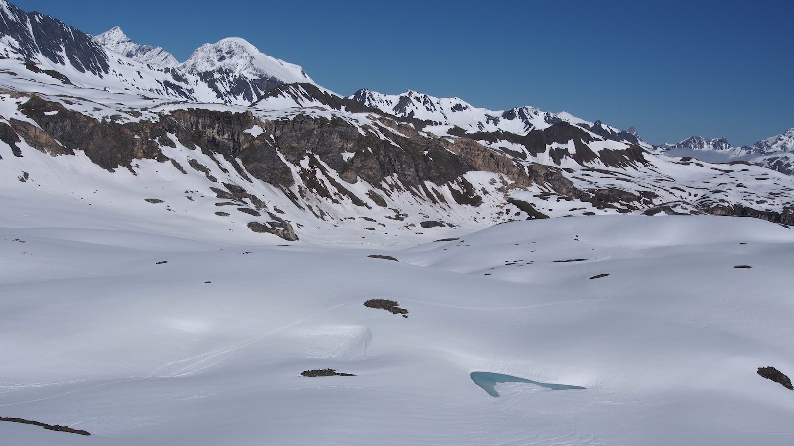 #23 Remontée vers le col de Bézin : Vue vers le Nord. Remontée vers le col de Bézin : Vue vers le Nord.