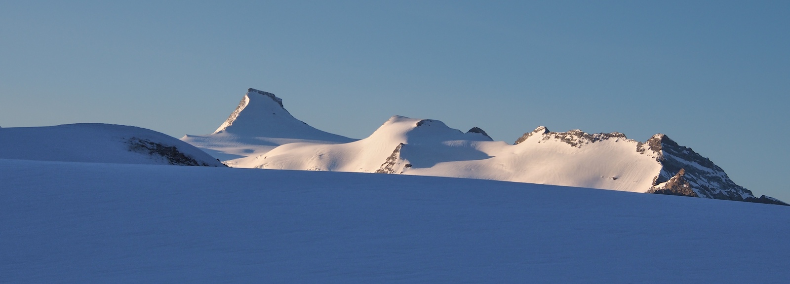 #3 L L'albaron : Sous un ciel limpide.