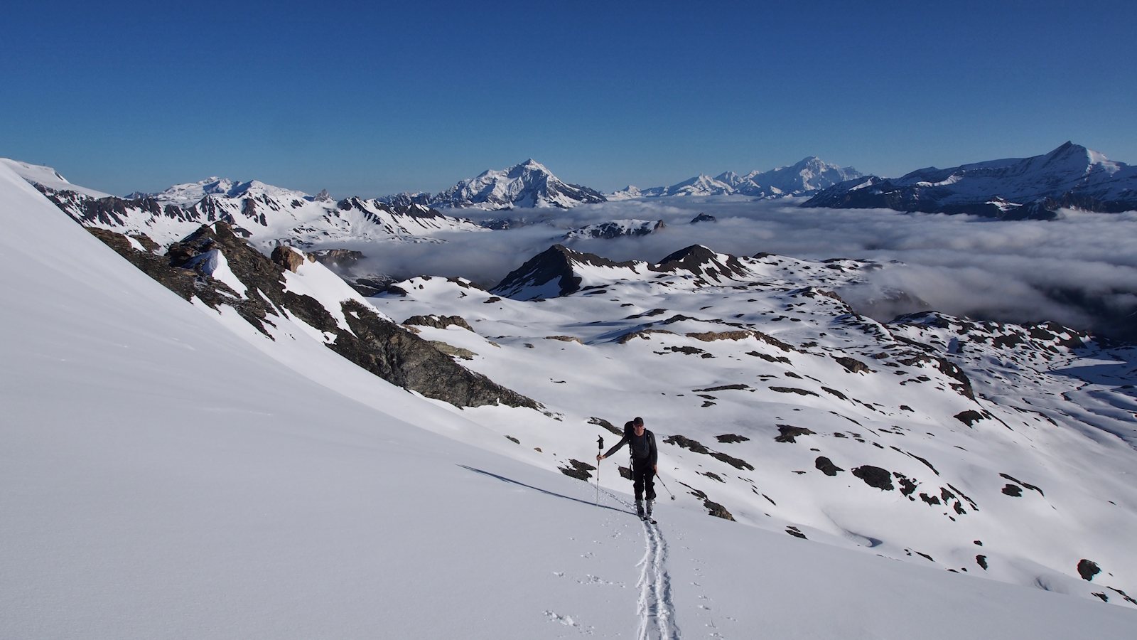 #10 Haut de la face : La pente se fait plus douce. Haut de la face : La pente se fait plus douce.