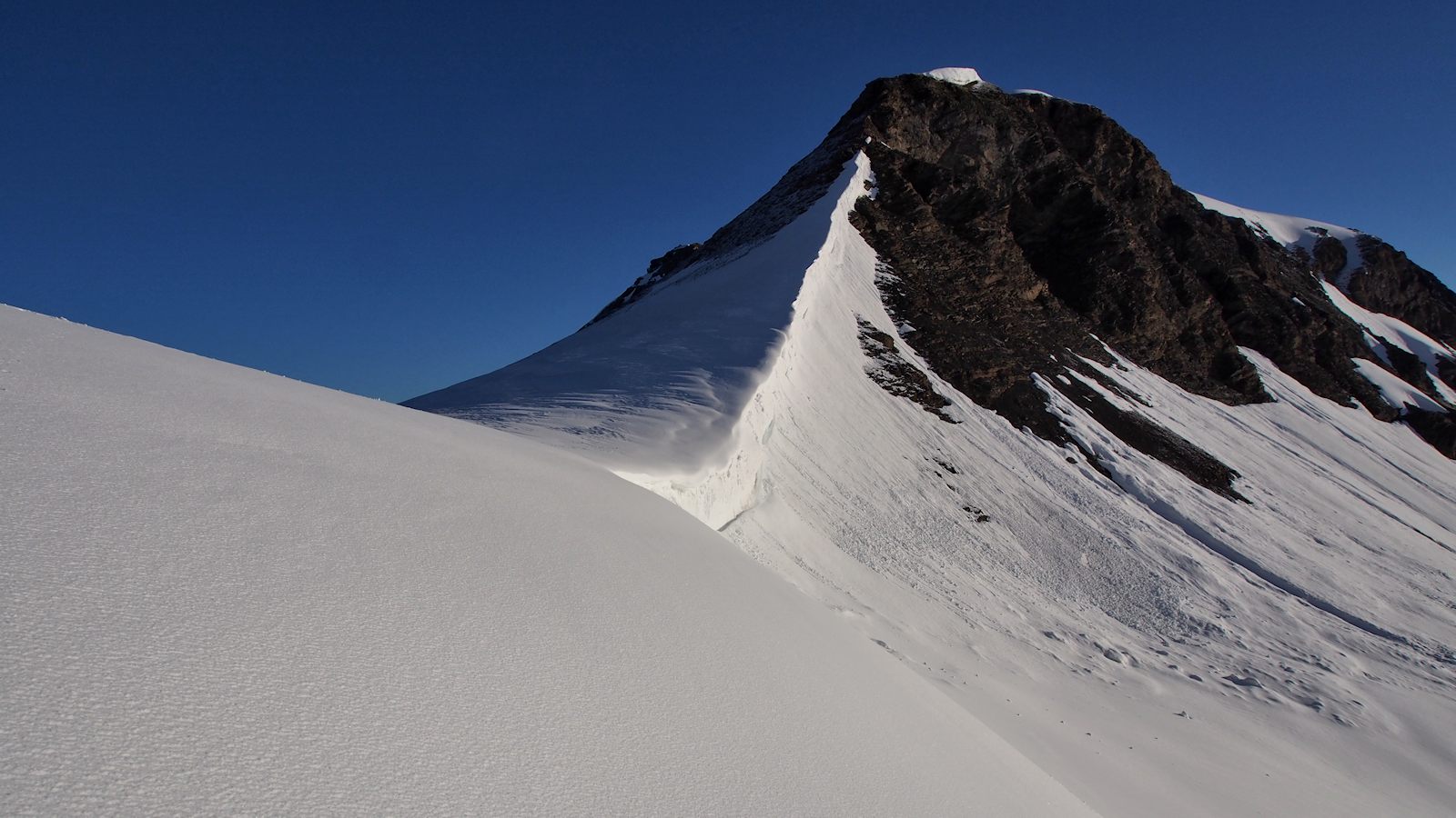 #5 Col de Bézin : Une imposante corniche. Col de Bézin : Une imposante corniche.