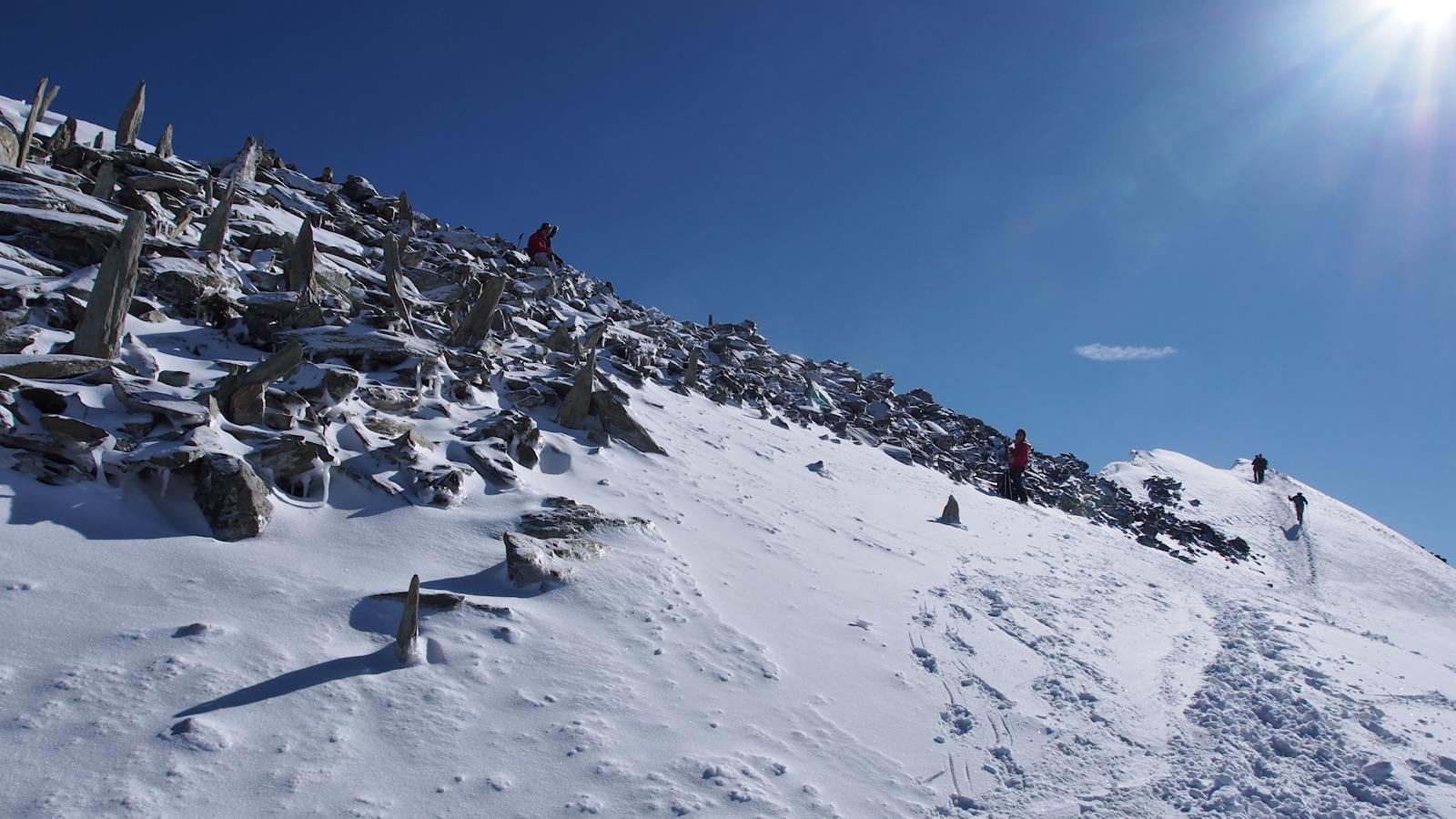 #17 Aux abords du sommet : Très fréquenté ce dimanche. Aux abords du sommet : Très fréquenté ce dimanche.