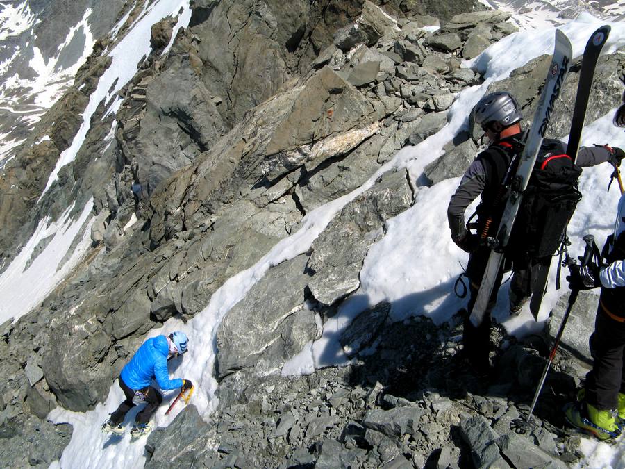 Aiguille de Peclet : Désescalade en neige dure dans le couloir du sommet