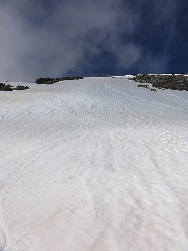 #3 pente sommitale : Evidemment, pour mes deux comparses, la descente va être plus longue ;p pente sommitale : Evidemment, pour mes deux comparses, la descente va être plus longue ;p