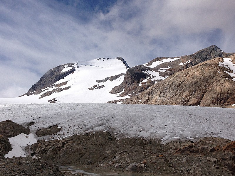 Pied du glacier : Le plat est plein de reliefs, il faudra passer ailleurs à la descente