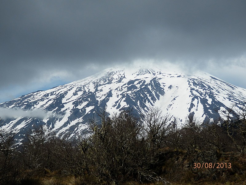 Du coup on est allé voir le : départ de l'ascension du volcan Lanin, pas suffisamment enneigé cette année, portage assuré.