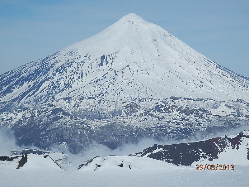 Le majestueux volcan Lanin : et ses 3776m à la frontière avec l'Argentine pris au zoom