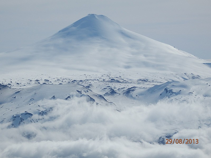 Le volcan Villarica : pris au zoom par sa face Sud-Est