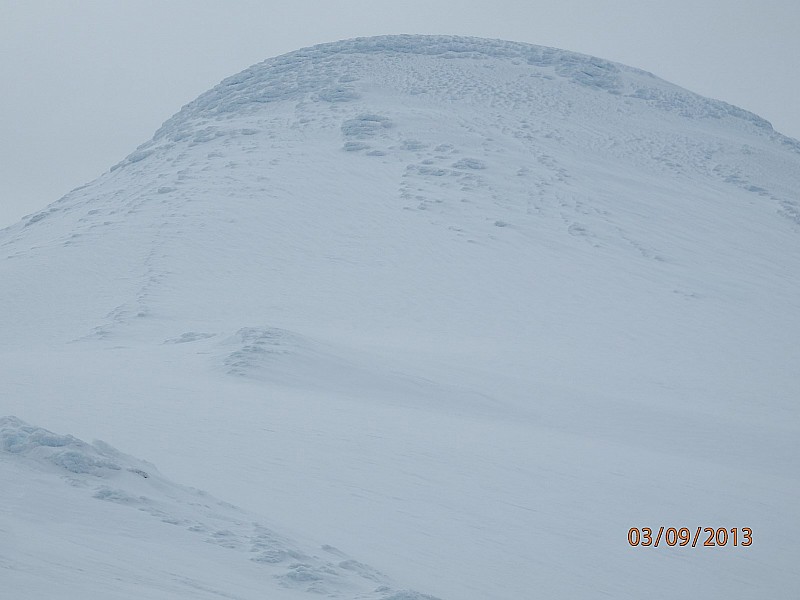Le sommet au zoom : on voit bien que la partie finale semble vraiment en glace