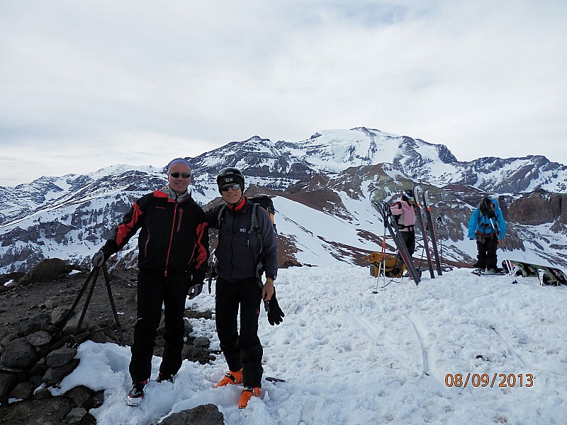 Au sommet avec 3 jeunes : randonneurs chiliens