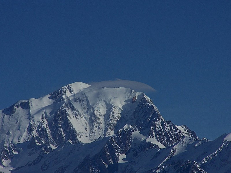 Pointe de la Grande Combe : L'âne se forme sur le Mont Blanc.