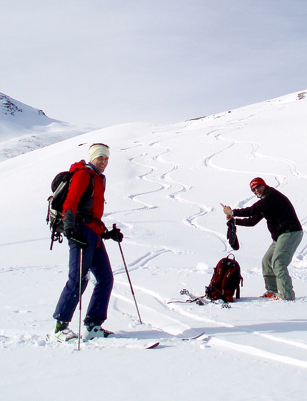 Gavade : Pour les suspicieux, bon ski / bonnes traces du sommet au bas de la combe :)