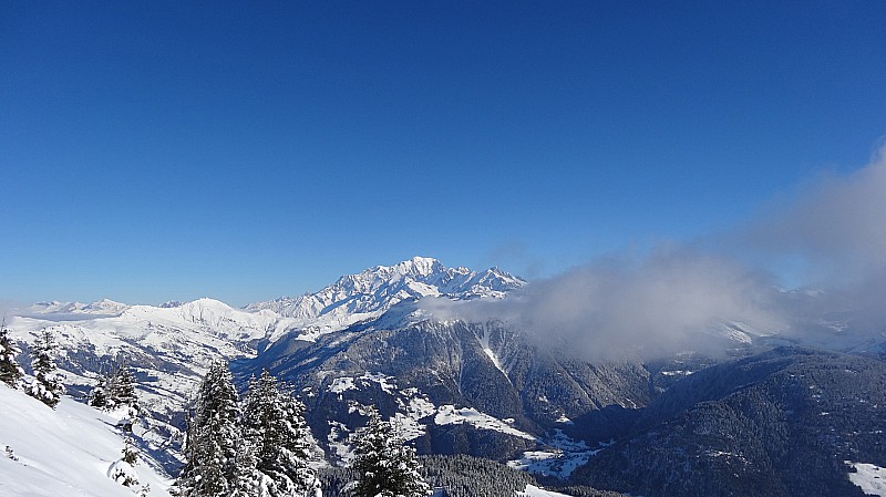 Panorama : Le Mt Blanc vu de l'épaule sous le sommet