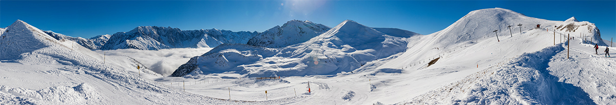 Vue panoramique des crêtes : La partie haute du domaine de l'Alpe du Grand Serre.