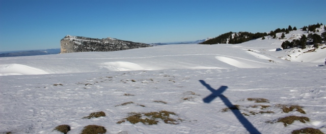 #6 croix : la croix projette son ombre croix : la croix projette son ombre