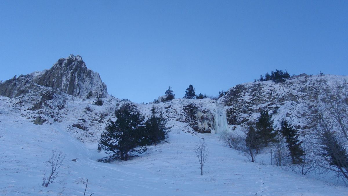 Roches des Cuzets versant nord : Et la cascade de glace.
