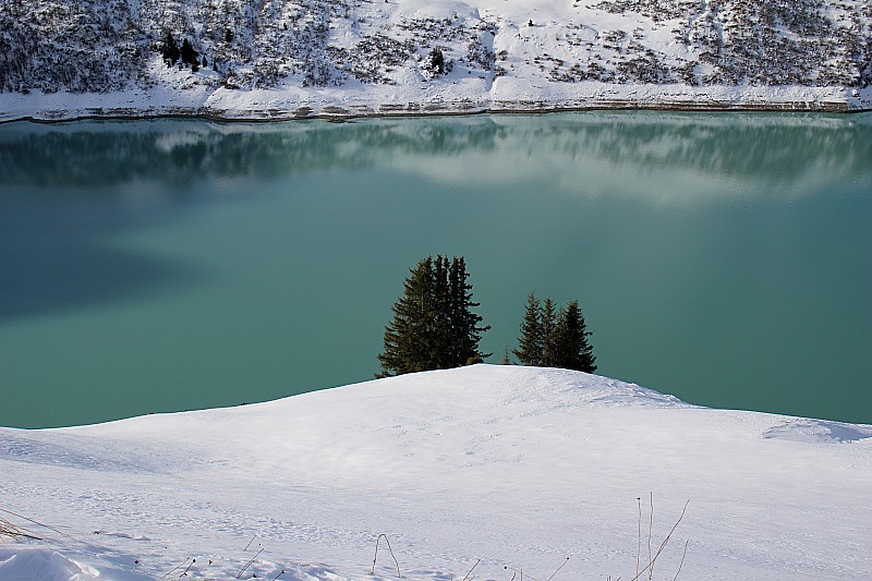 lac de la Girotte : lac sans son mur et sans les lignes à haute tension