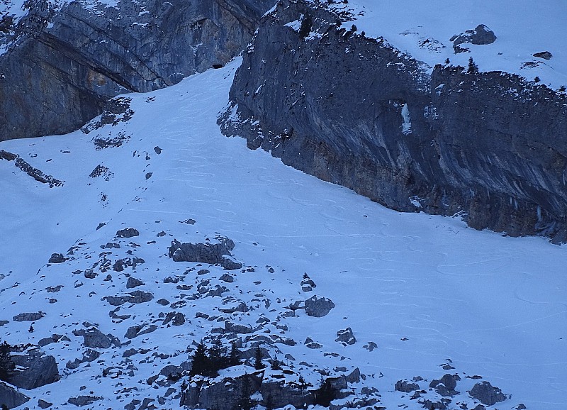 Couloir du Clocher : La partie centrale: le meilleur de la descente. Au dessous, c'est sauve qui peut!