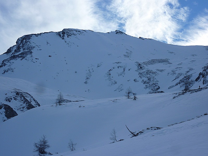 Vers le Pic du col de Lacroix : neige dure : les cailloux affleurent.