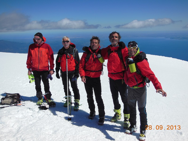 Au sommet : Le groupe avec vue sur le Pacifique