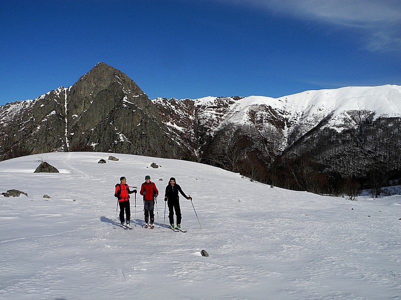 La Dent d'Orlu : Arrivée dans la Jasse Parau (prononcer Paraou) avec la Dent d'Orlu en arrière plan