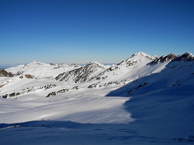 Vue vers le Nord : depuis la Couillade de la Llause , le Pic de Tarbésou au fond
