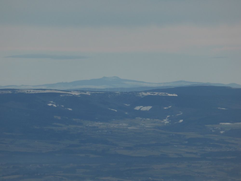 #3 Une silhouette connue : Peu de neige là bas aussi. Une silhouette connue : Peu de neige là bas aussi.