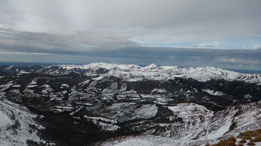 #2 Cantal, vue globale : Un des coins les plus arrosés du territoire. Cantal, vue globale : Un des coins les plus arrosés du territoire.
