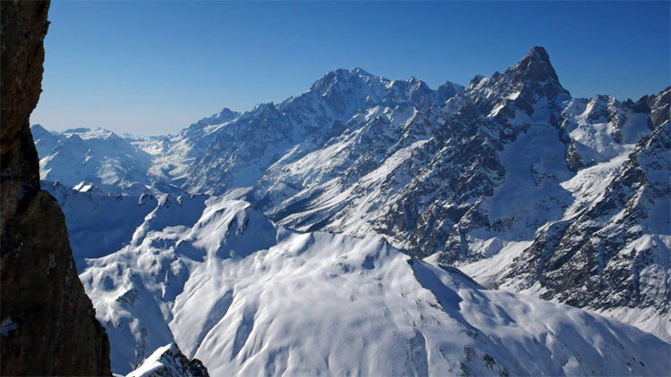 Val Ferret : Vue sur le val Ferret Italien et le massif du Mt Blanc.