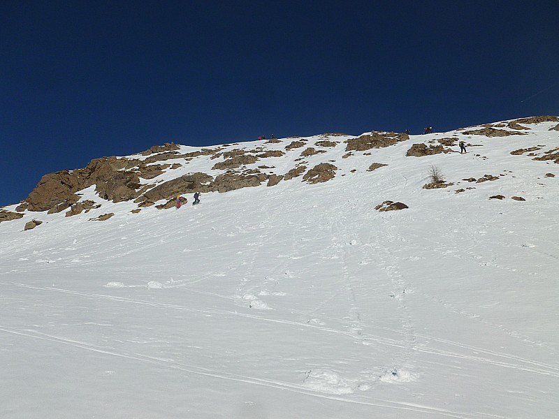 sommet : jusqu'en haut skis aux pieds