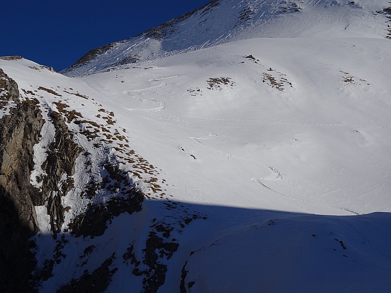 Combe du Mt Charvet : Un peu plus crouté avant la Miaz.