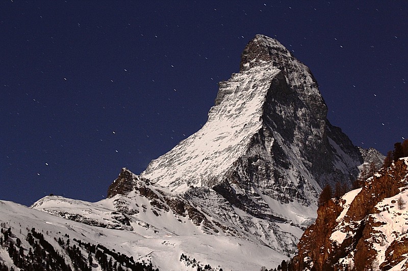 Con las estrellas : Une petite dernière nocturne du Cervin depuis Zermatt...