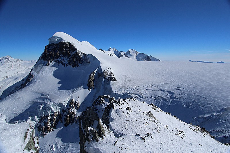 Océan de blanc : Un océan de blanc en direction du Breithorn, Castor & Polux, et du Lyskam