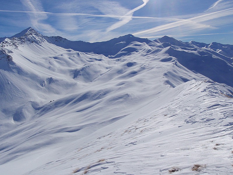 le Petit Parpaillon : de pellat(2617m),vue au sud sur petit Parpaillon et à gauche le Grand.dans le vallon :le tunnel et la station nivose