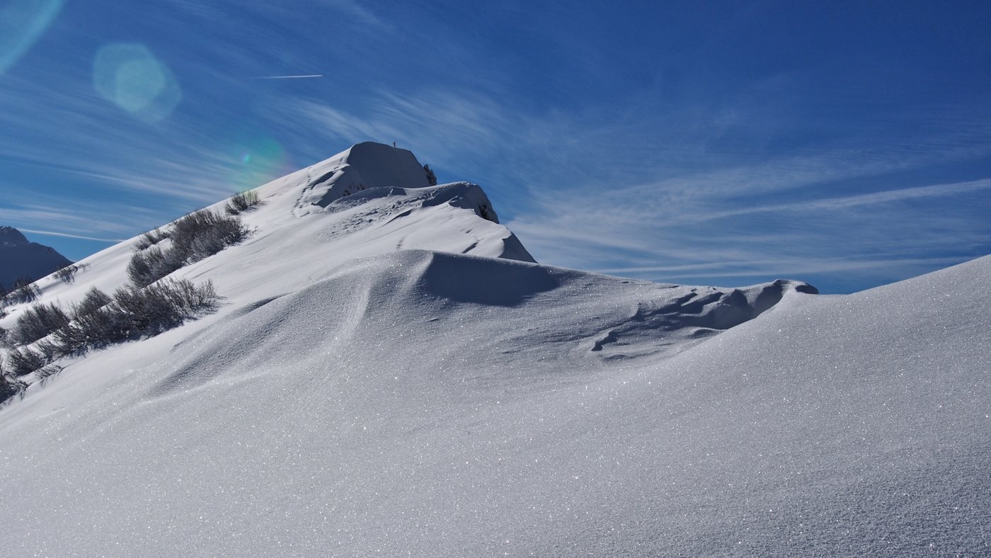Roche Parstire (2109 m) : Le sommet est en vue.