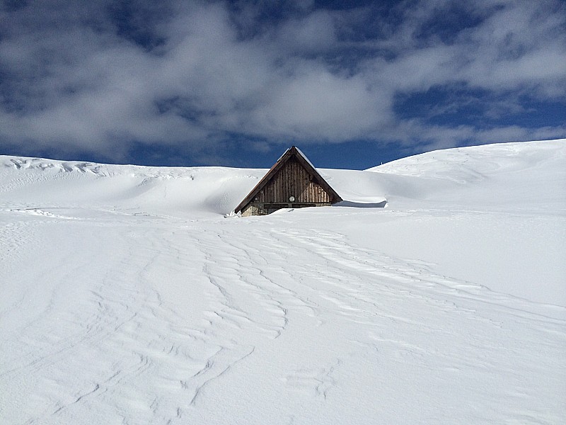 Va falloir peller : Va falloir peller pour entrer dans le chalet d'alpage