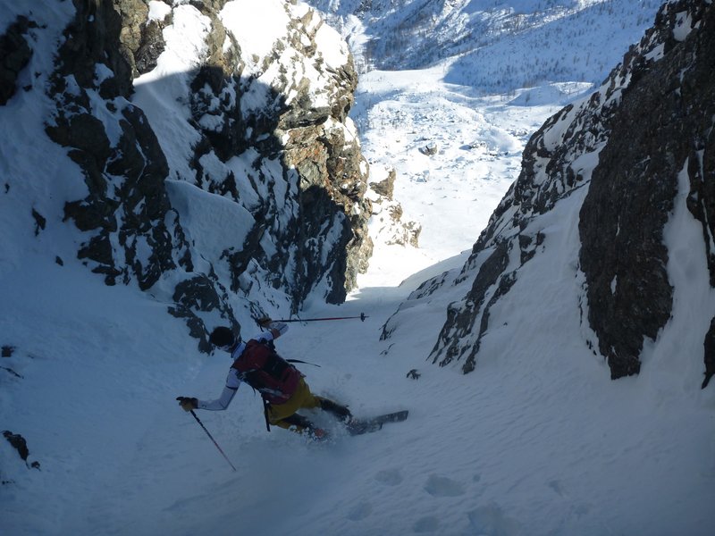 Monte Rosso d'Ala : Petite erreur de parcours dans un couloir en impasse... 150m pour rien, mais bien joli qd meme!