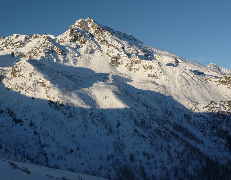 Monte Rosso d'Ala : Alors voila, l'objectif est en face, donc pour y aller il faut d'abord descendre, puis remonter...