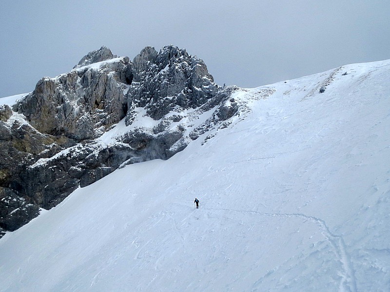 Petite Chaurionde : un vent fort désagréable dans cette montée avec un charriage de neige qui remplit et efface la trace en moins de 2 mn.